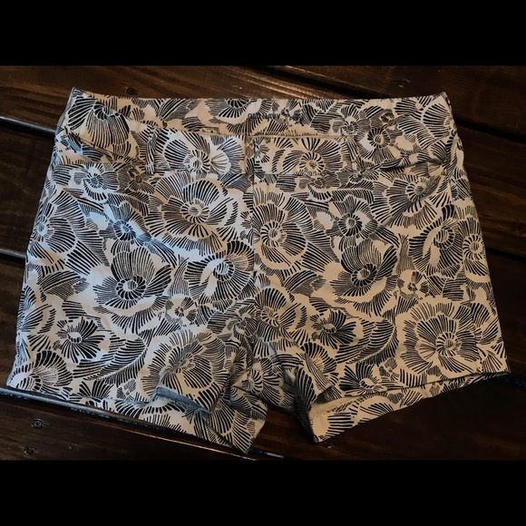 Old Navy Pants - Women’s OLD NAVY Pixie Chino floral shorts size 12